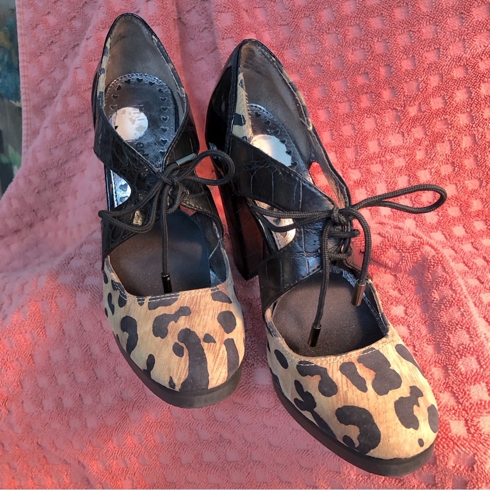 Shoe - Picture 2 of 4
